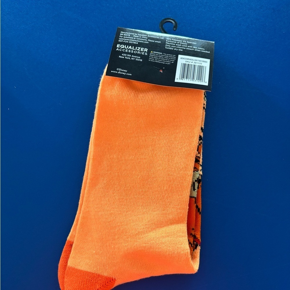 Disney Orange Lion King Pumbaa  and Timon crew socks sz 9-13 - Picture 3 of 3
